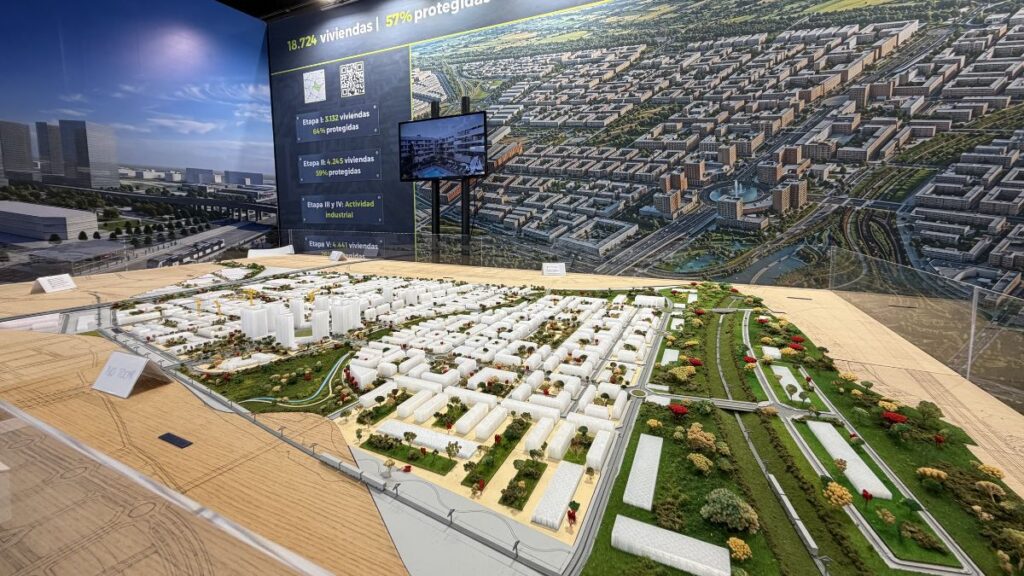 Maqueta de Los Ahijones en SIMA 2026 con el proyecto urbanístico del nuevo barrio de Madrid
