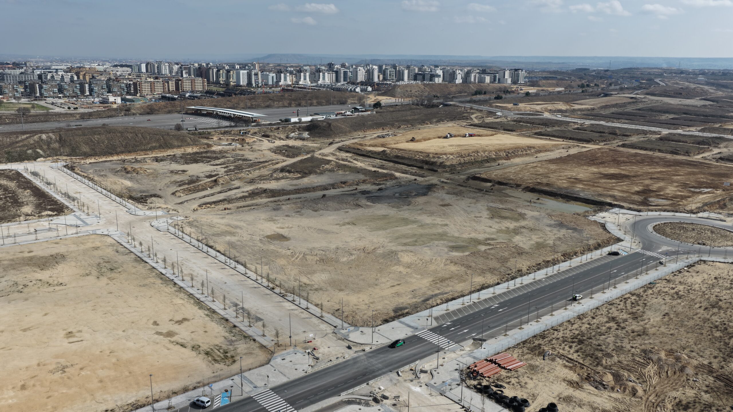 Vista aérea del inicio de las obras de urbanización de la Etapa 2 de Los Ahijones, nuevo desarrollo urbanístico en Madrid.